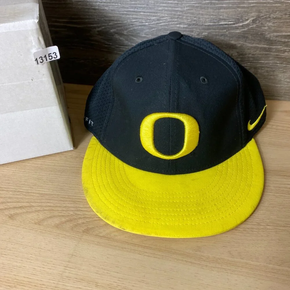 Oregon Ducks Hat Cap Strap Back Black Yellow Nike Dri‎ Fit Adjustable